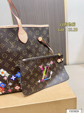 Load image into Gallery viewer, Flower Monogram Neverfull