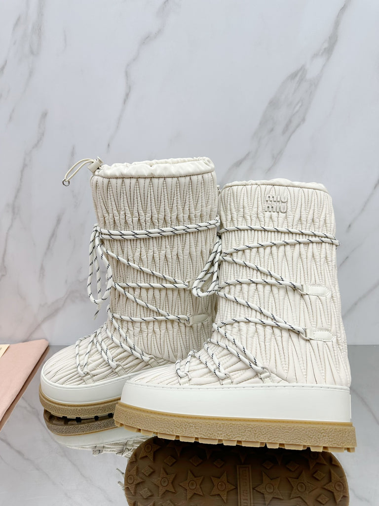 M Snow Boots