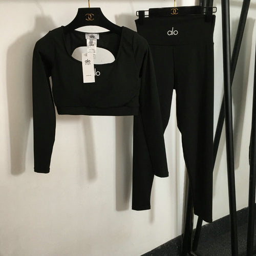 A Cropped Leggings Set