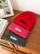 Load image into Gallery viewer, Ess Beanies