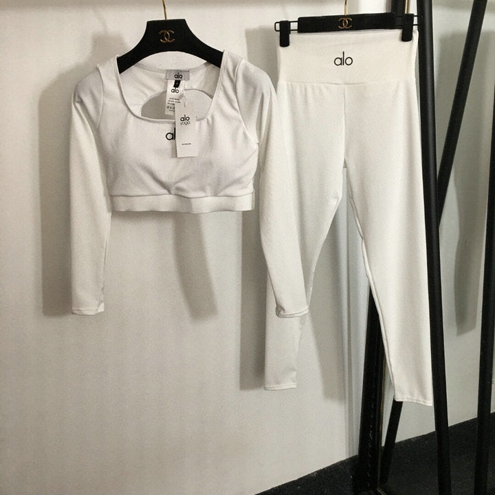 A Cropped Leggings Set