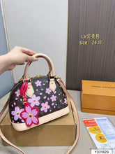 Load image into Gallery viewer, Flower Monogram Alma