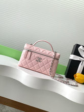 Load image into Gallery viewer, CC Crossbody Chain Purse